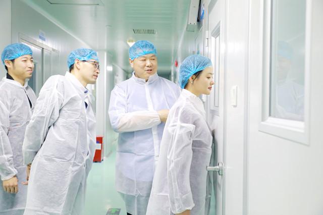 燕敬女士参访中国大型亚麻籽工厂